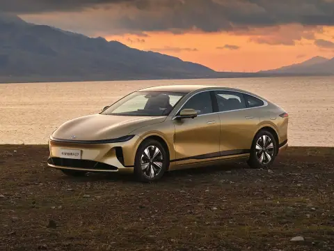 Changan Qiyuan A07 — Лифтбек, фото 1