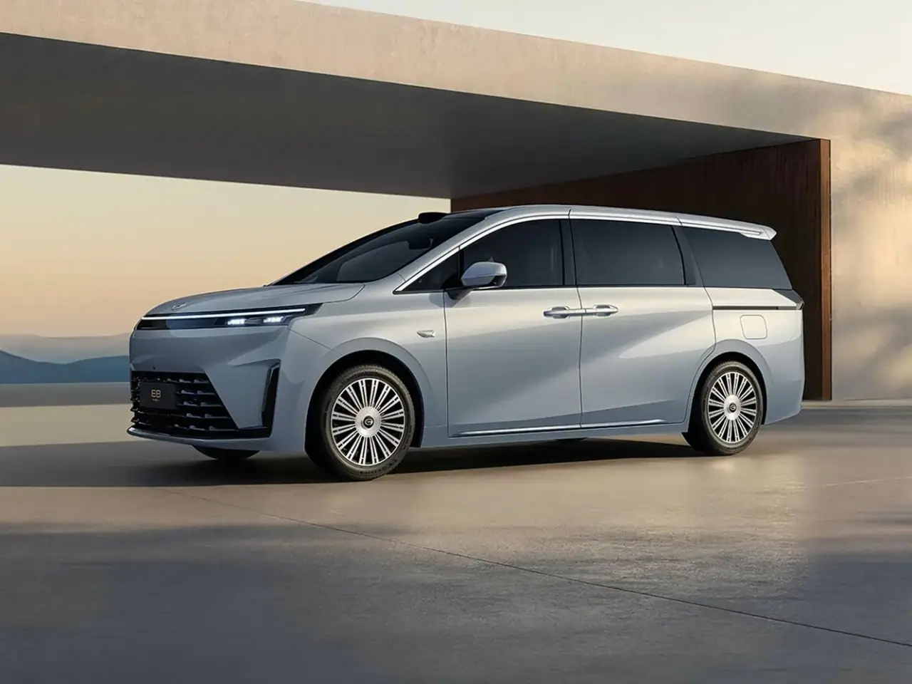GAC Trumpchi E8 — Минивэн, фото 1