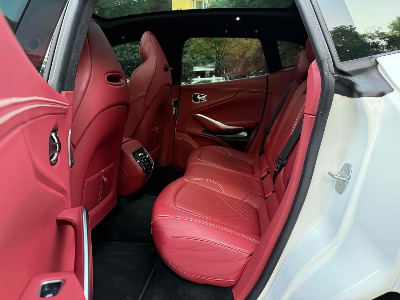 Aston Martin DBX 2022