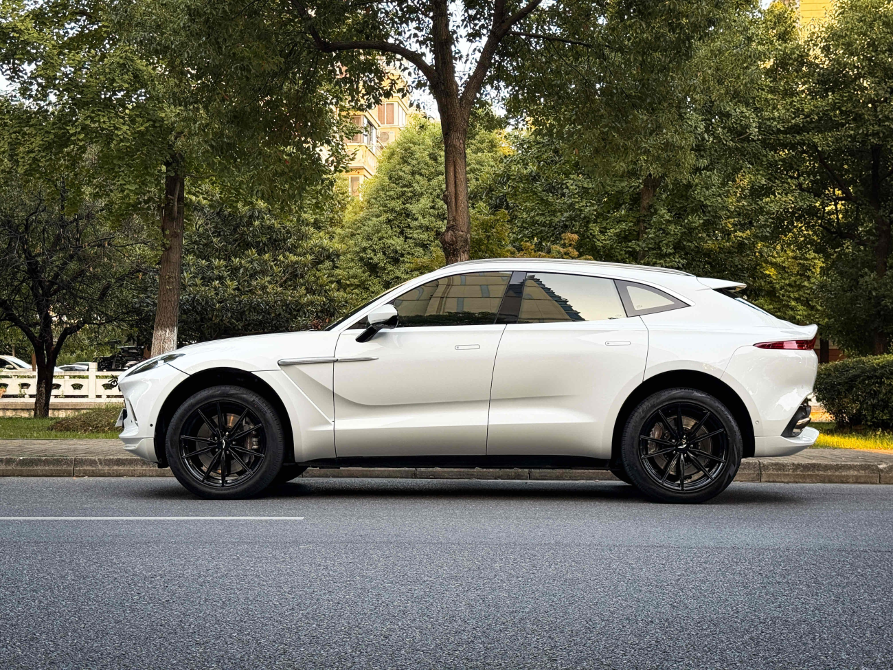 Aston Martin DBX 2022