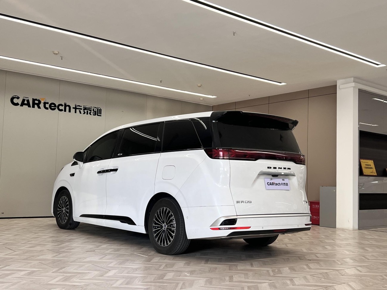 Denza D9 2025