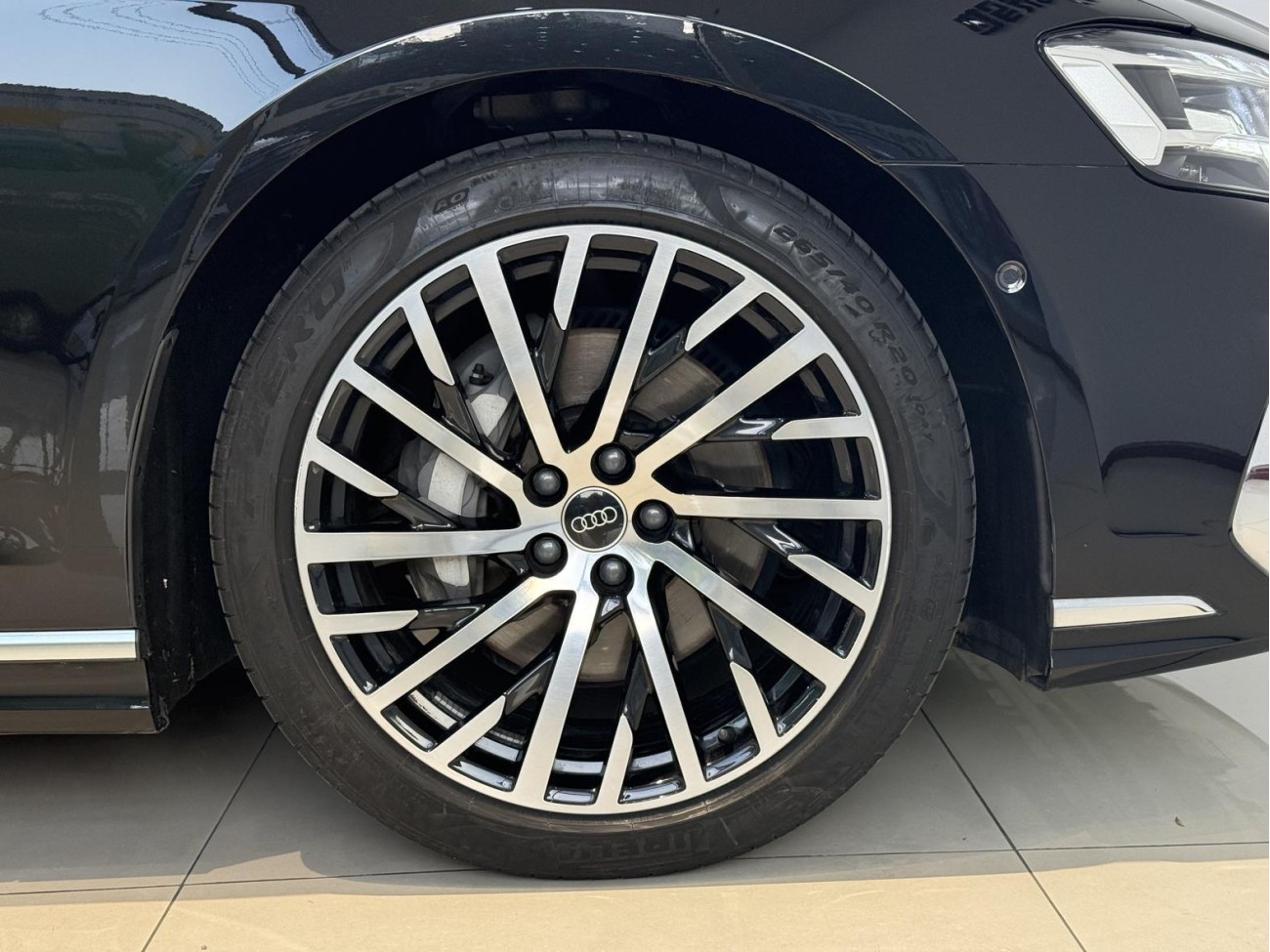 Audi A8L 50 TFSI 2024