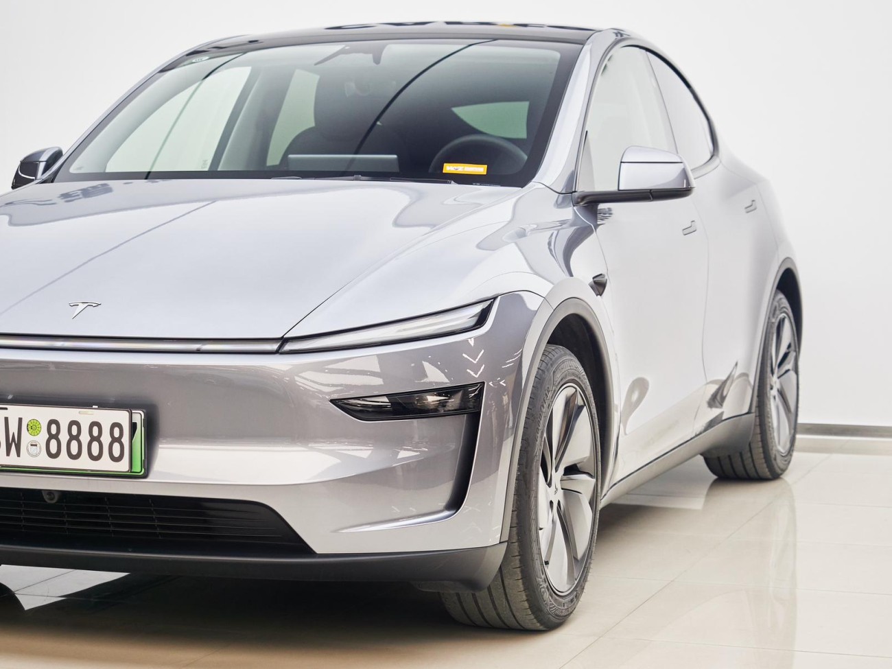 Tesla Model Y 2025