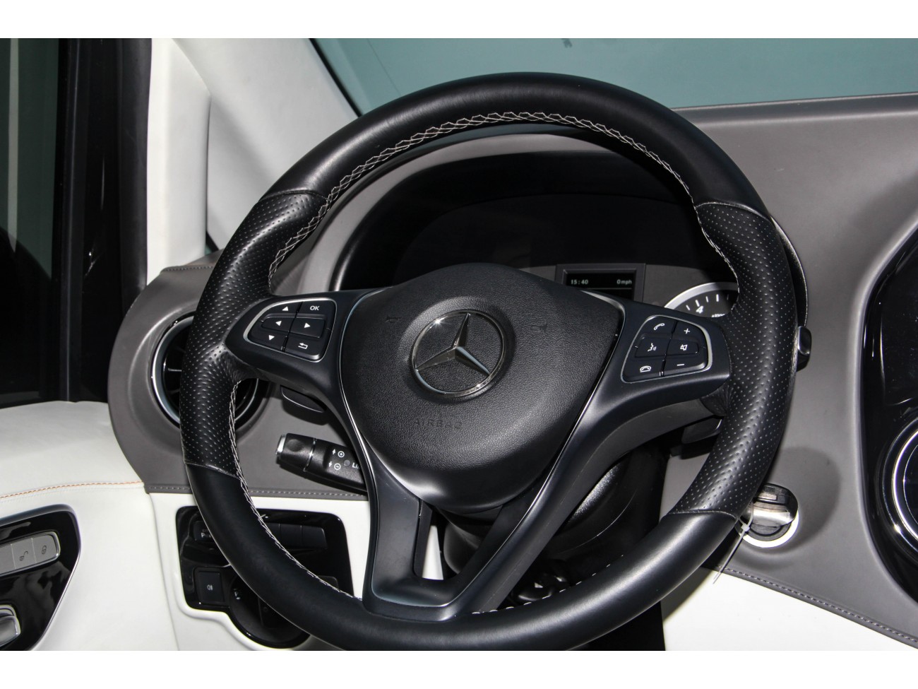 Mercedes-Benz 2023 2024