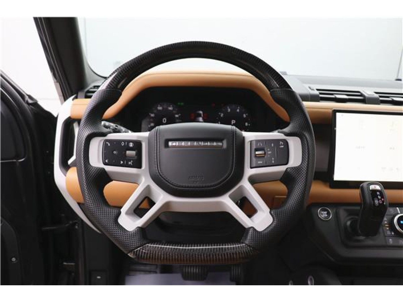 Land Rover Defender 2024