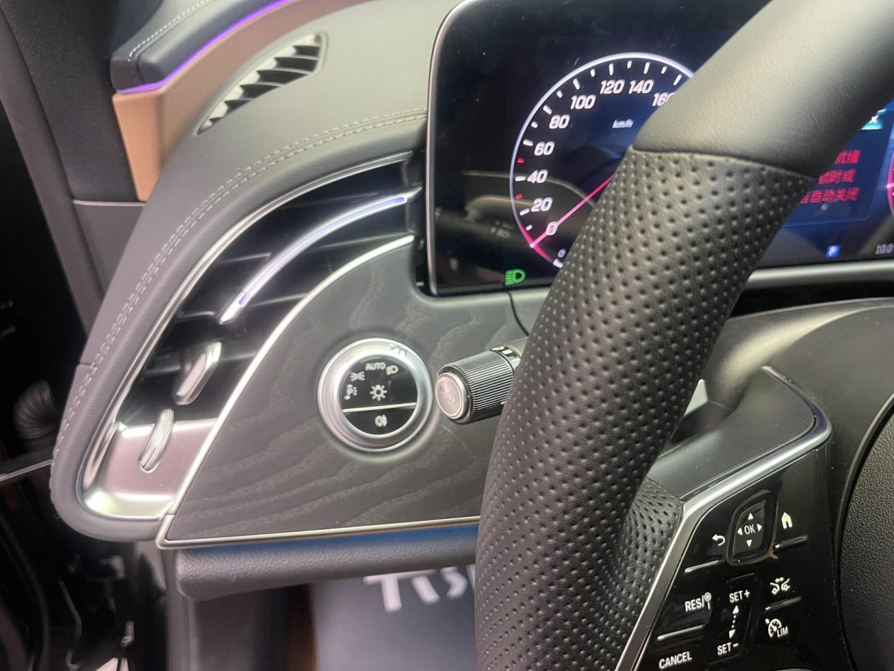 Mercedes-Benz E 300 2025