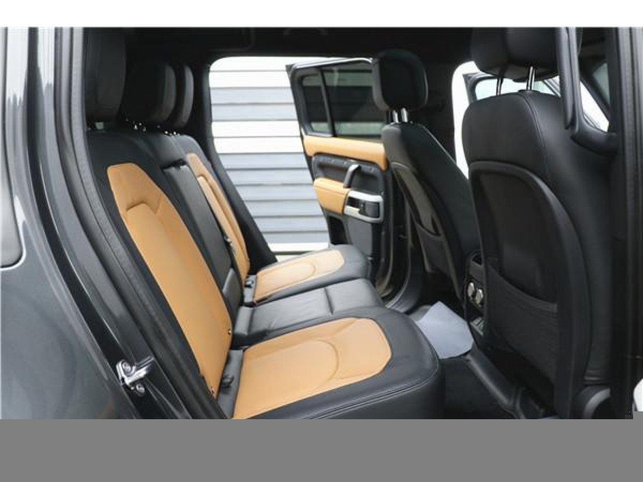 Land Rover Defender 2024