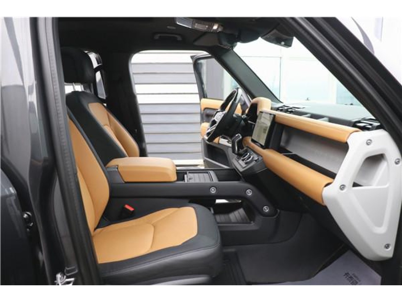 Land Rover Defender 2024