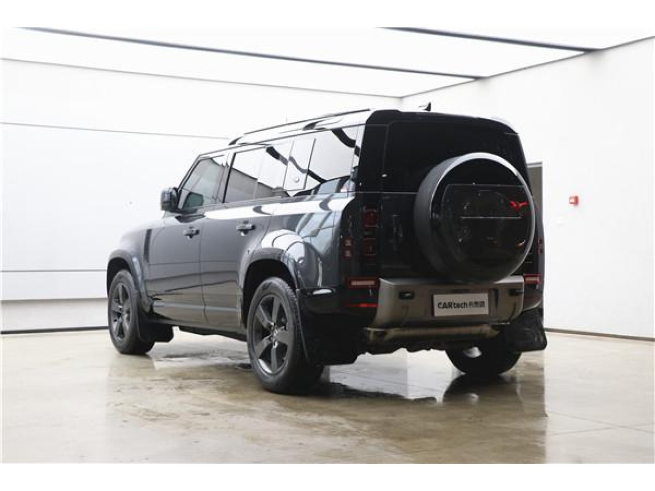 Land Rover Defender 2024