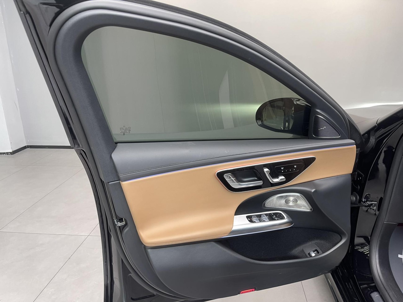 Mercedes-Benz E 300 2025