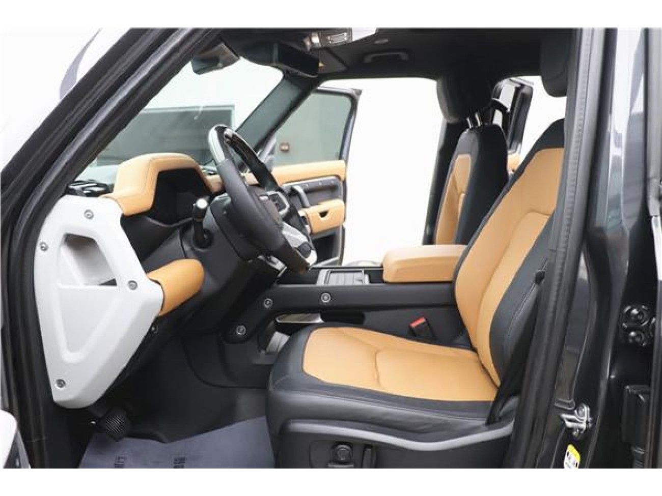 Land Rover Defender 2024