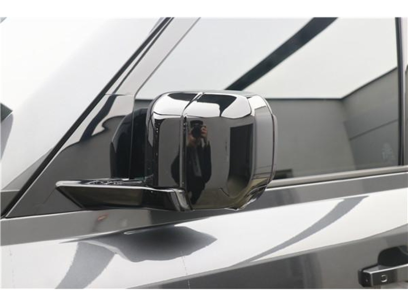 Land Rover Defender 2024