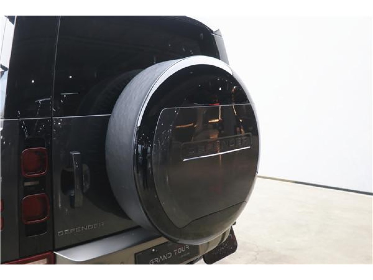 Land Rover Defender 2024