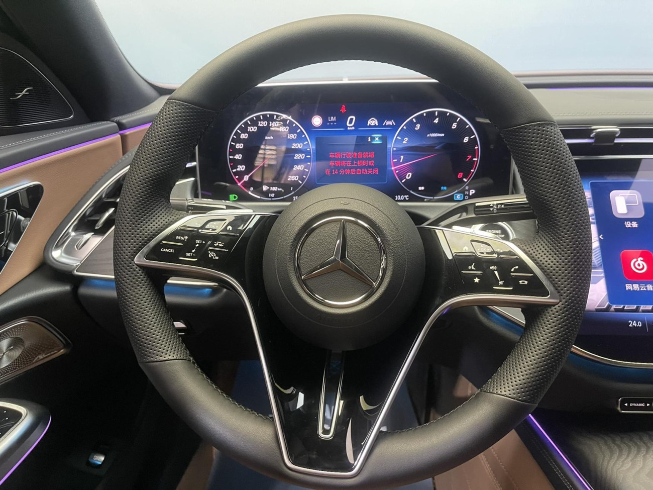 Mercedes-Benz E 300 2025