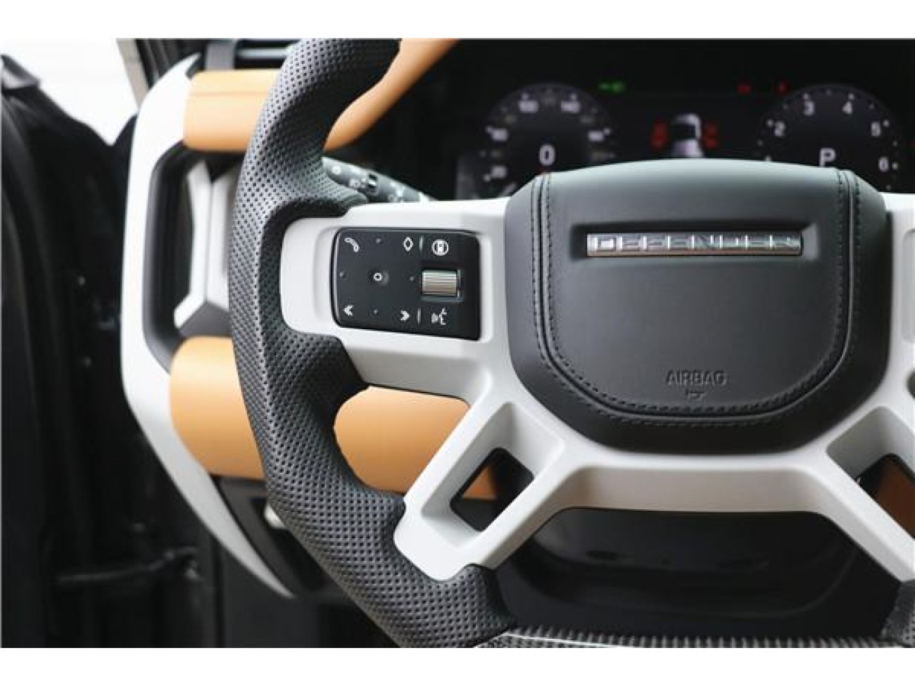 Land Rover Defender 2024