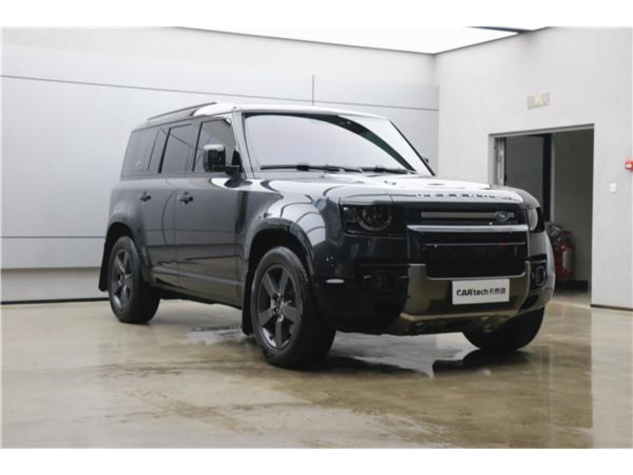 Land Rover Defender 2024