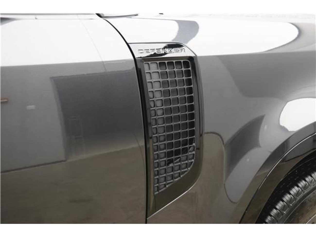 Land Rover Defender 2024