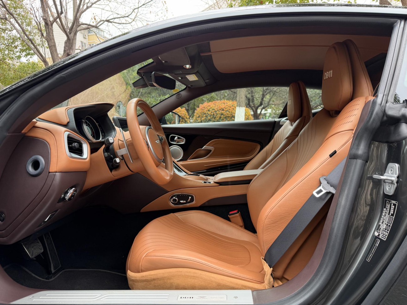 Aston Martin DB11 2019