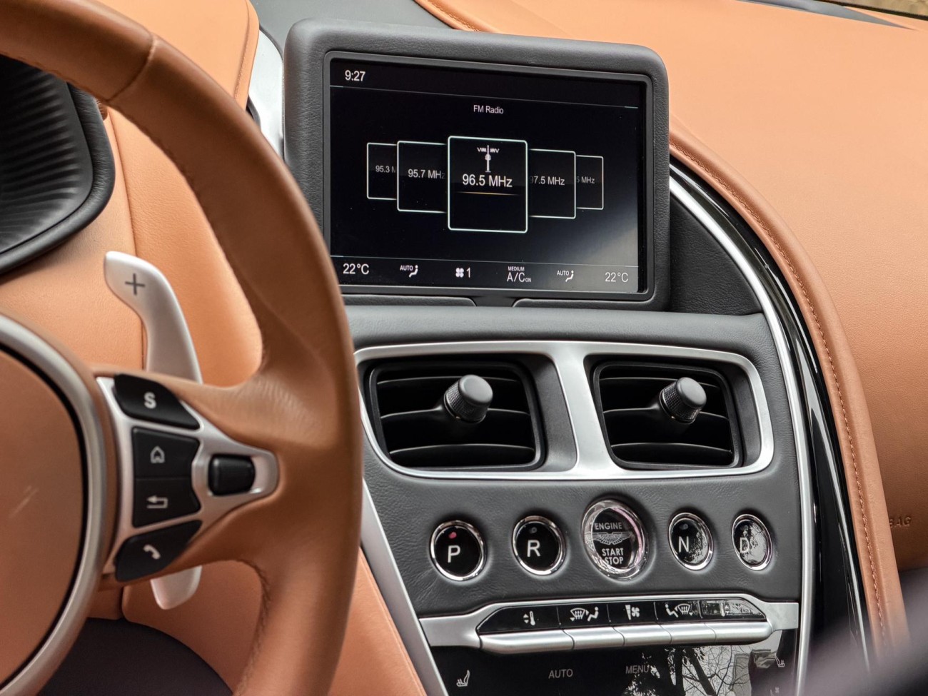 Aston Martin DB11 2019