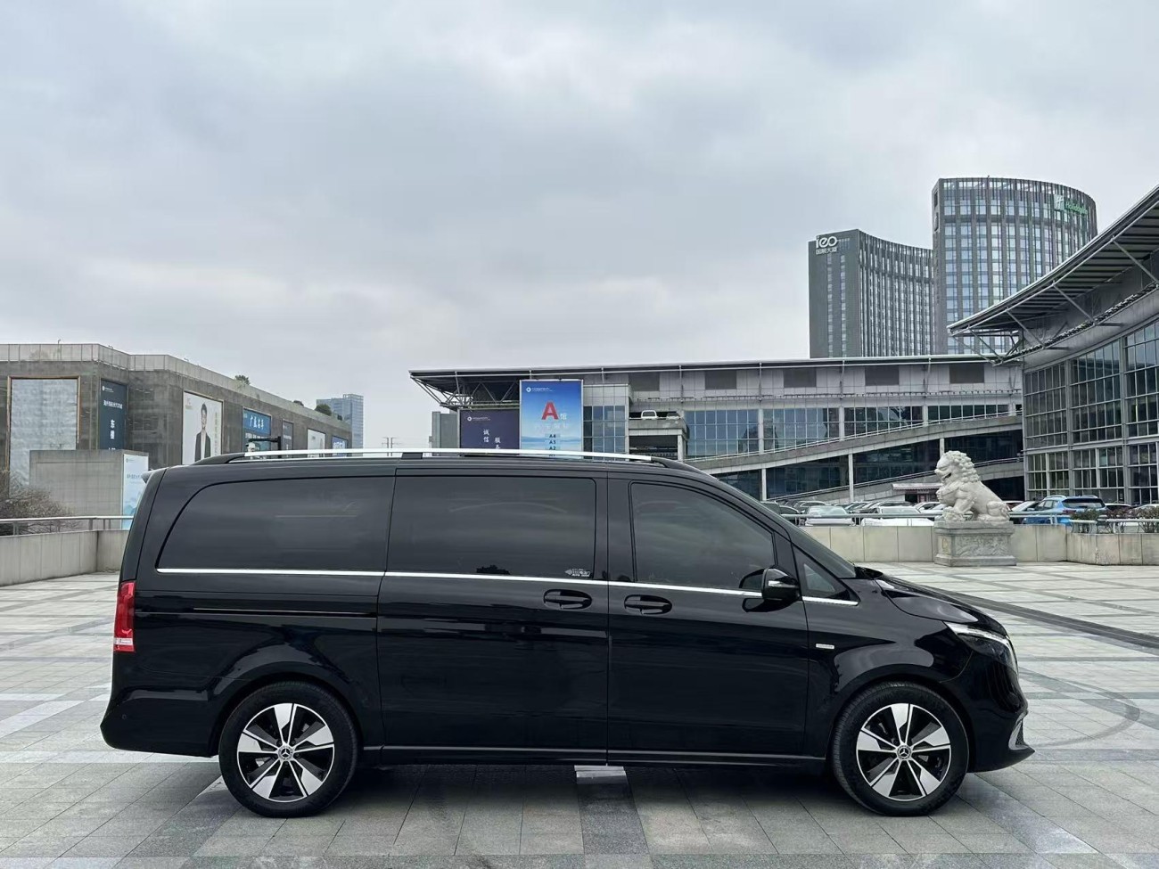 Mercedes-Benz V 2023