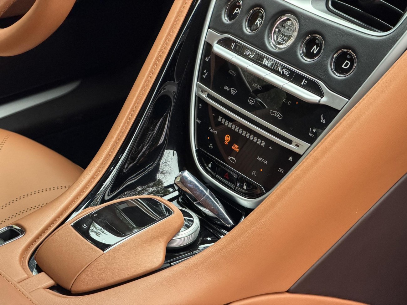 Aston Martin DB11 2019