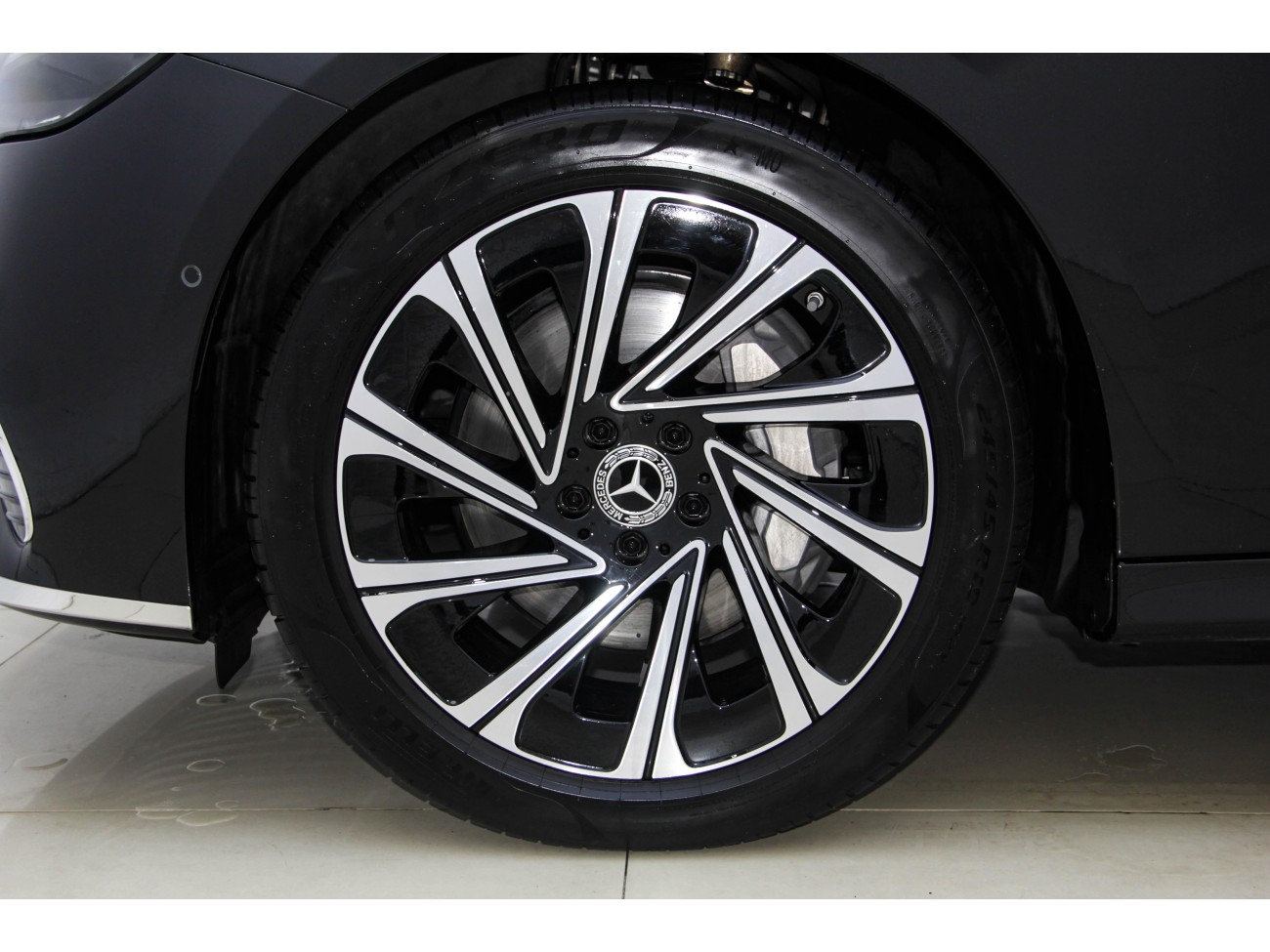 Mercedes-Benz E 300 L 2025