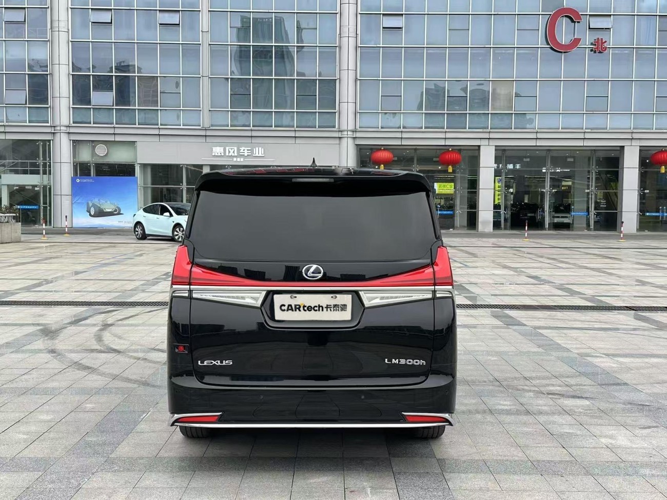 Lexus LM 300h 2021