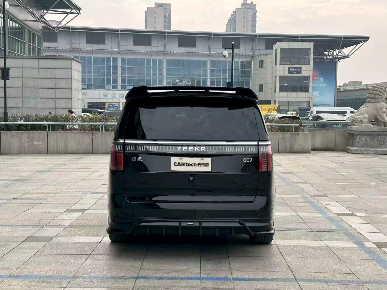Zeekr 009 2025