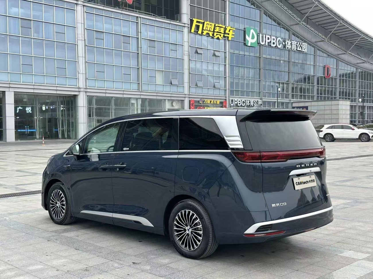Denza D9 2025