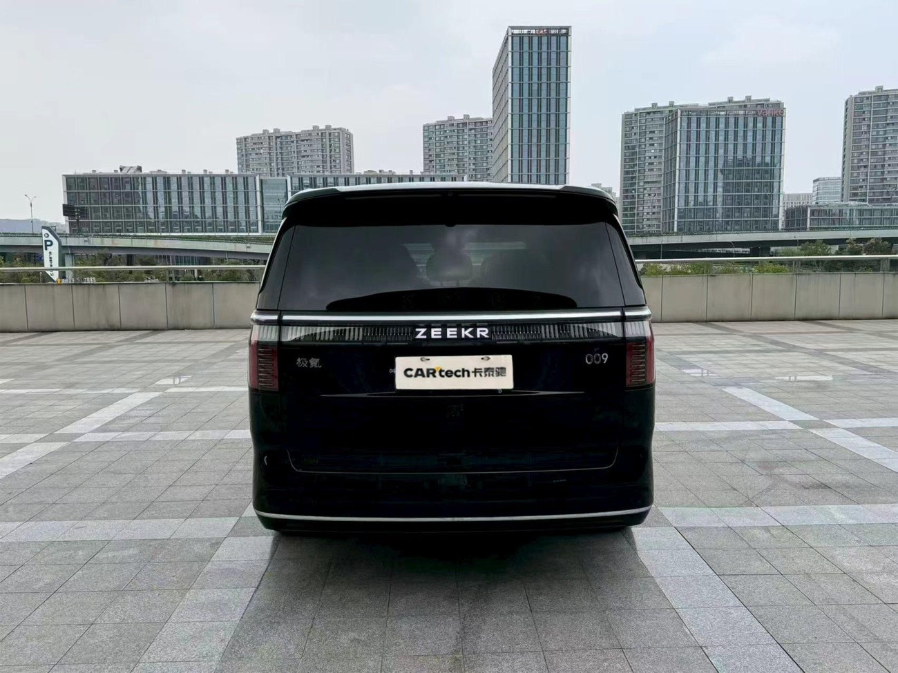 Zeekr 009 2025