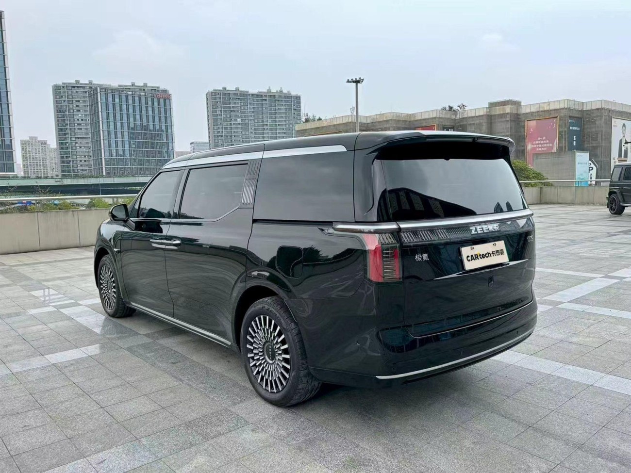 Zeekr 009 2025