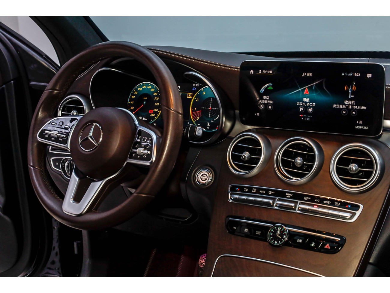 Mercedes-Benz GLC 260 L 2021