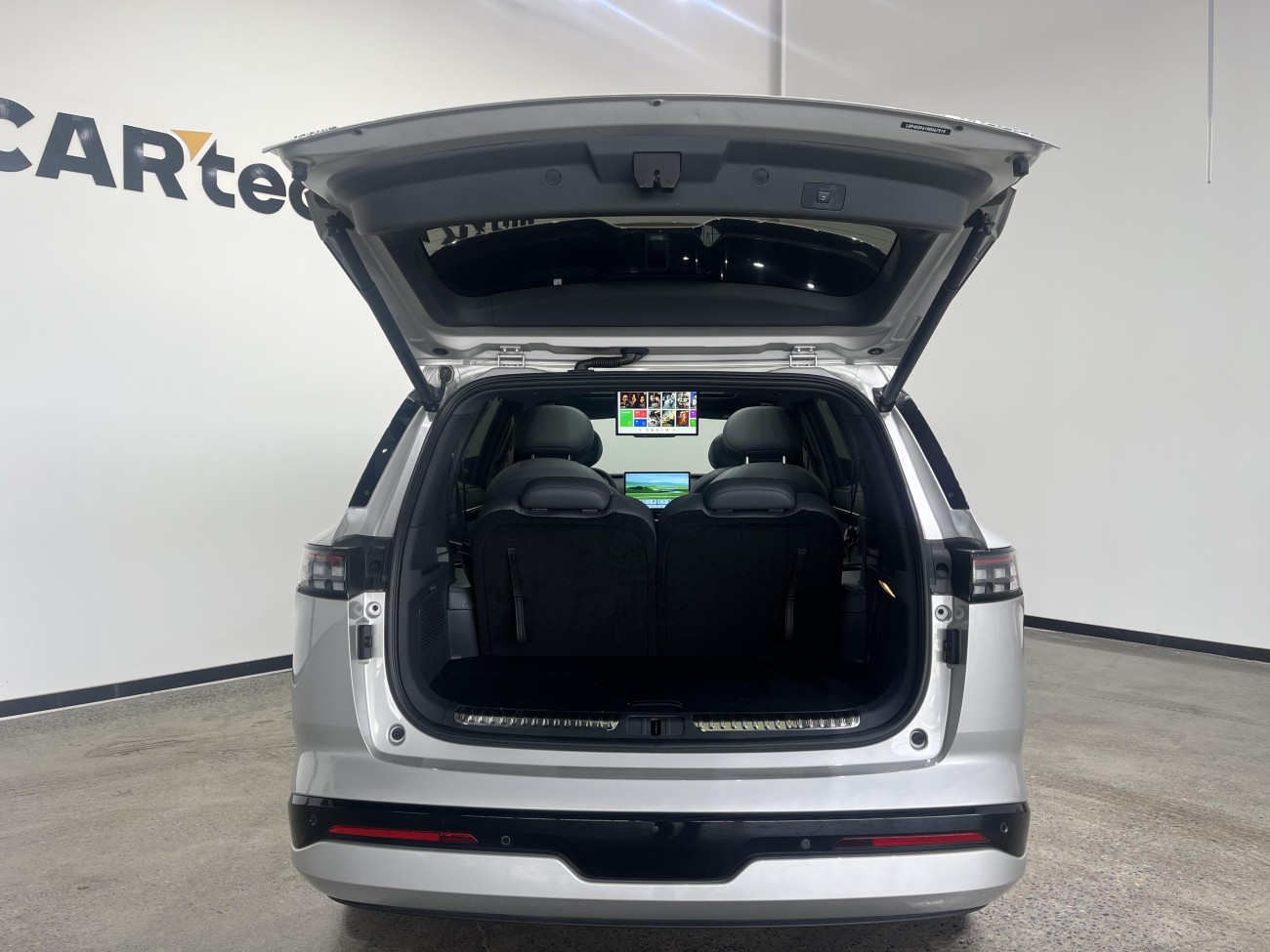 Dongfeng eπ008 2024