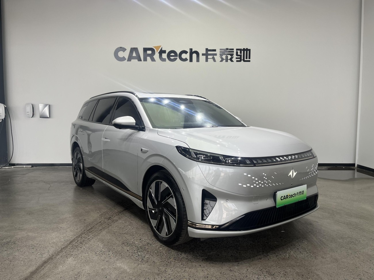 Dongfeng eπ008 2024