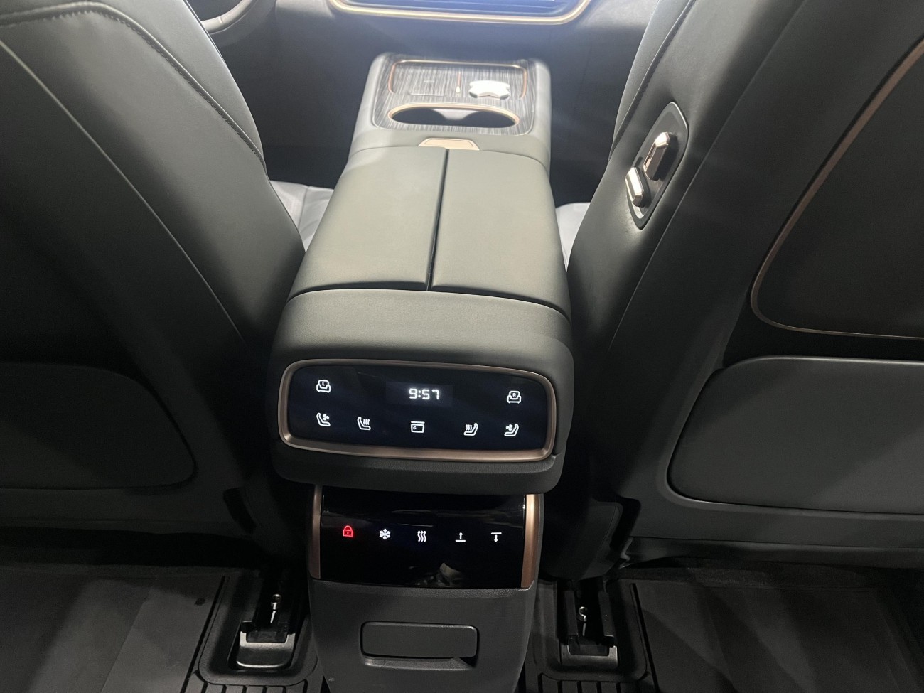 Dongfeng eπ008 2024