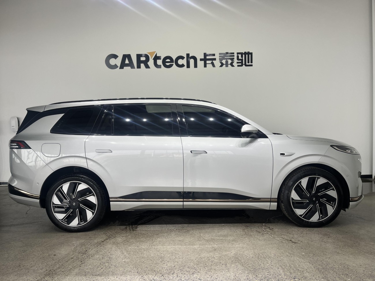 Dongfeng eπ008 2024