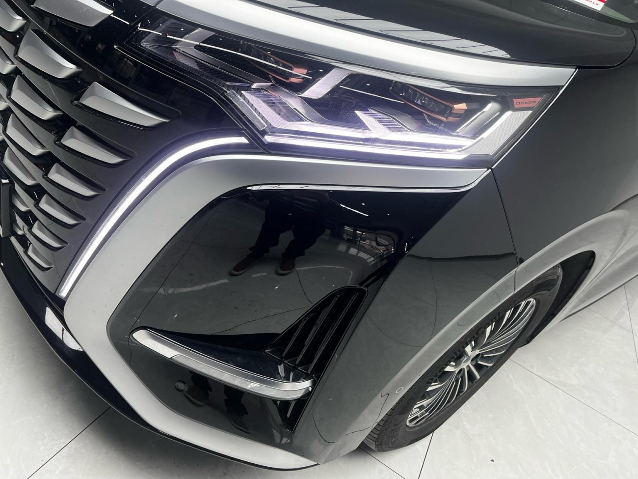Denza D9 2023