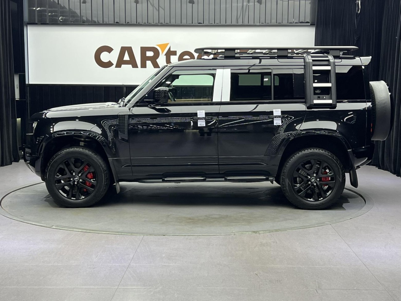 Land Rover Defender 2023