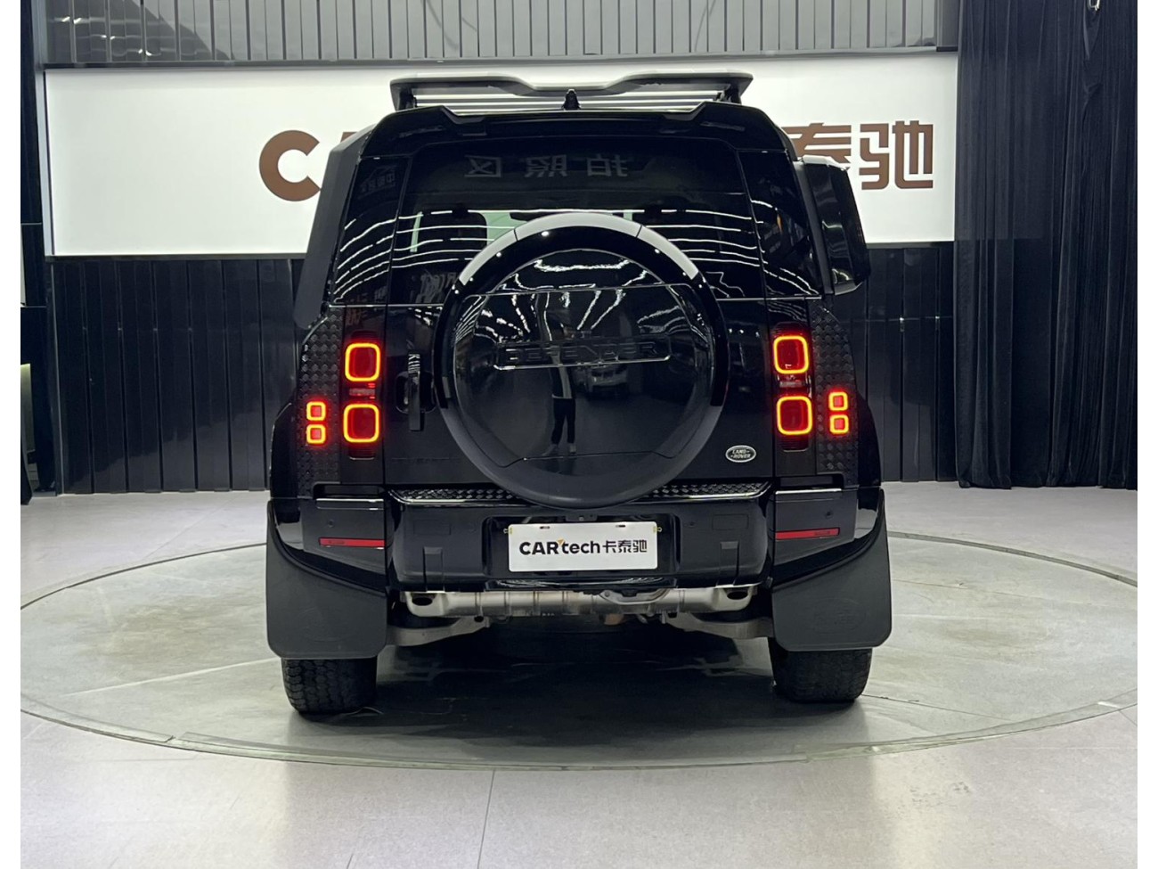 Land Rover Defender 2023