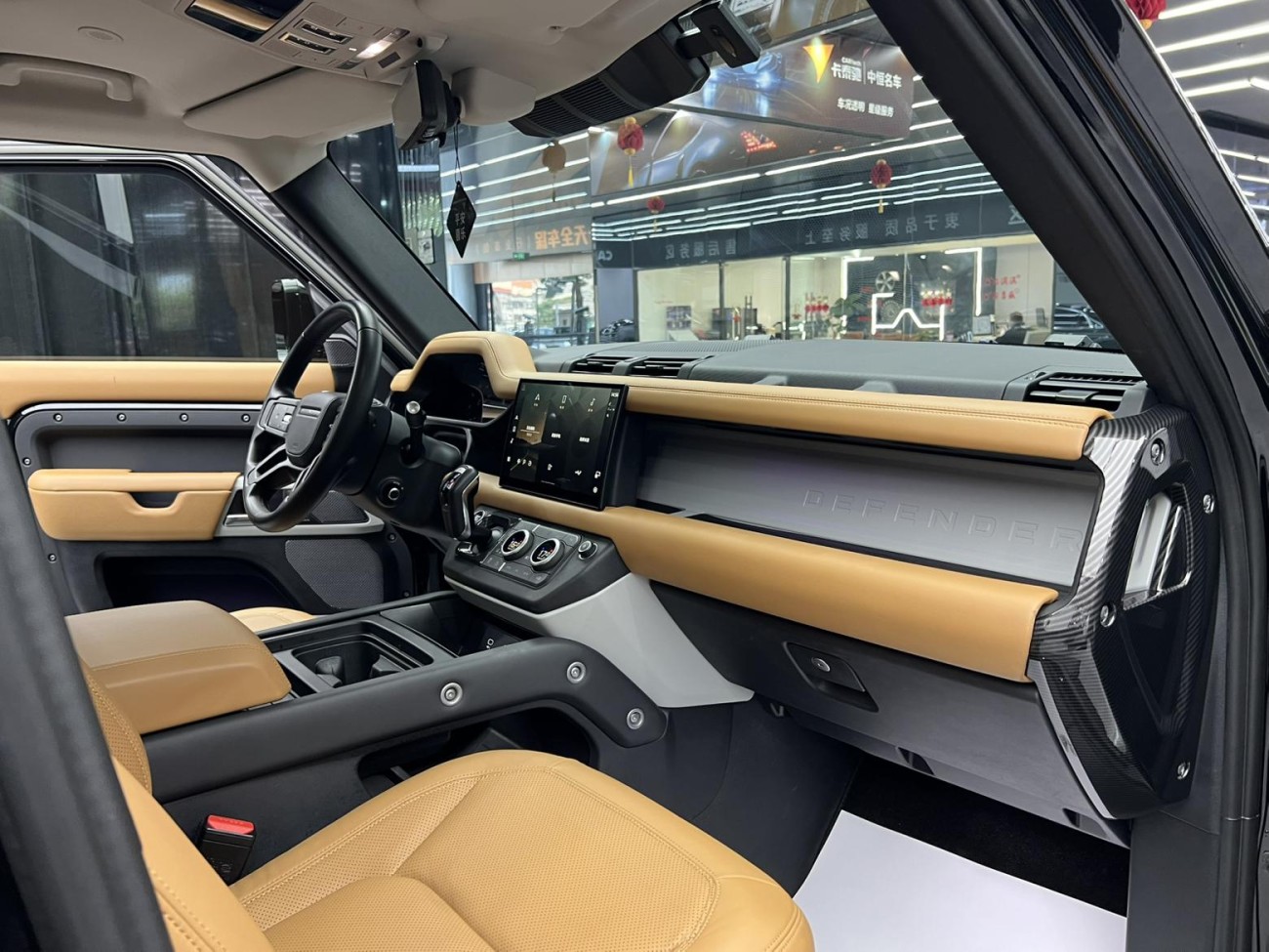 Land Rover Defender 2023