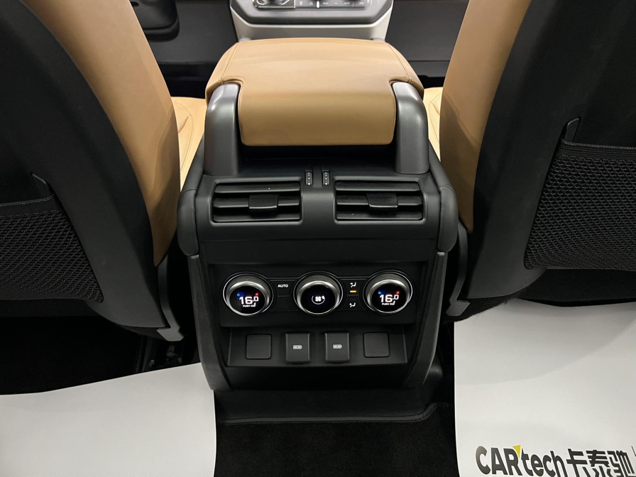 Land Rover Defender 2023