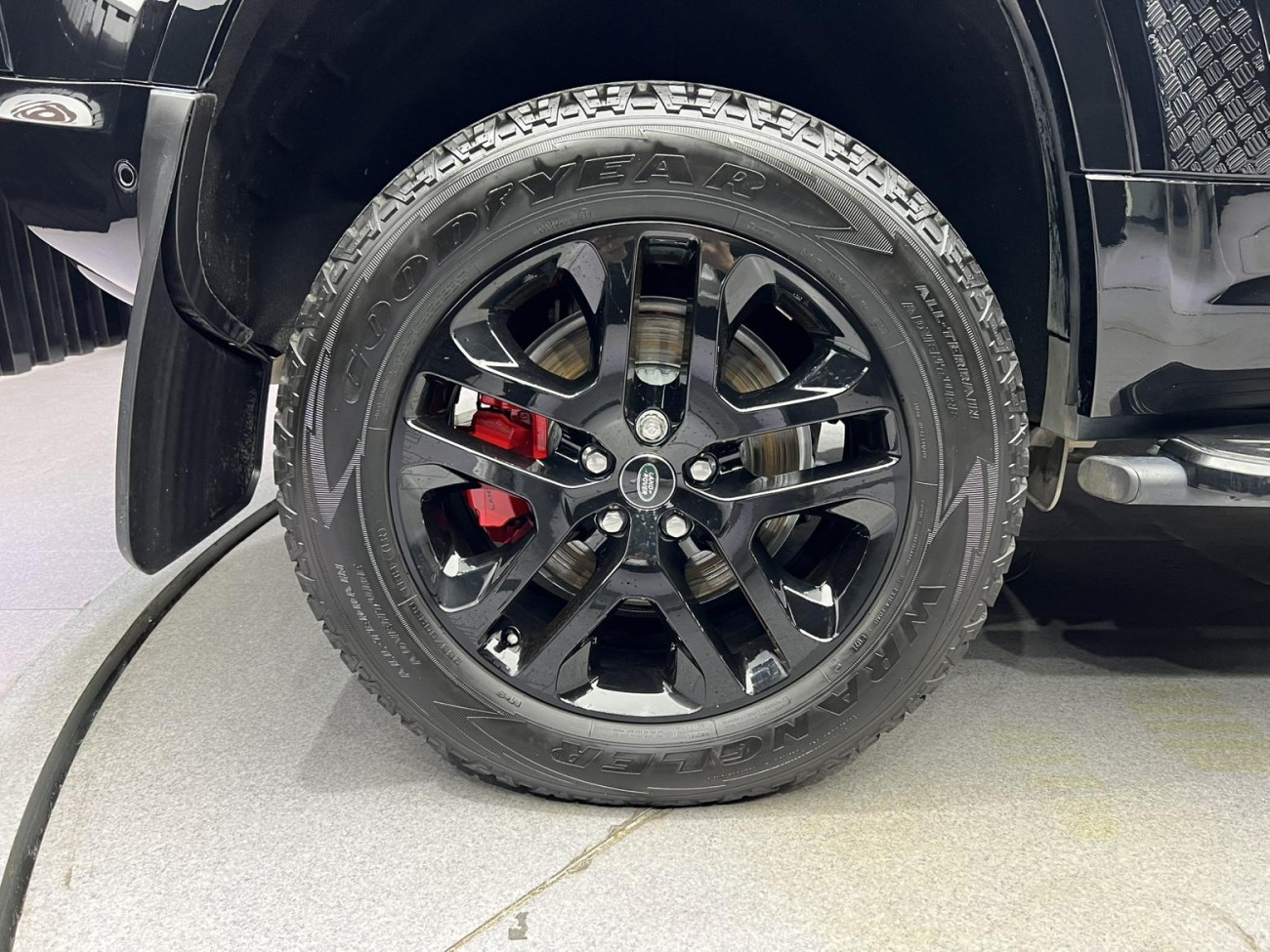 Land Rover Defender 2023