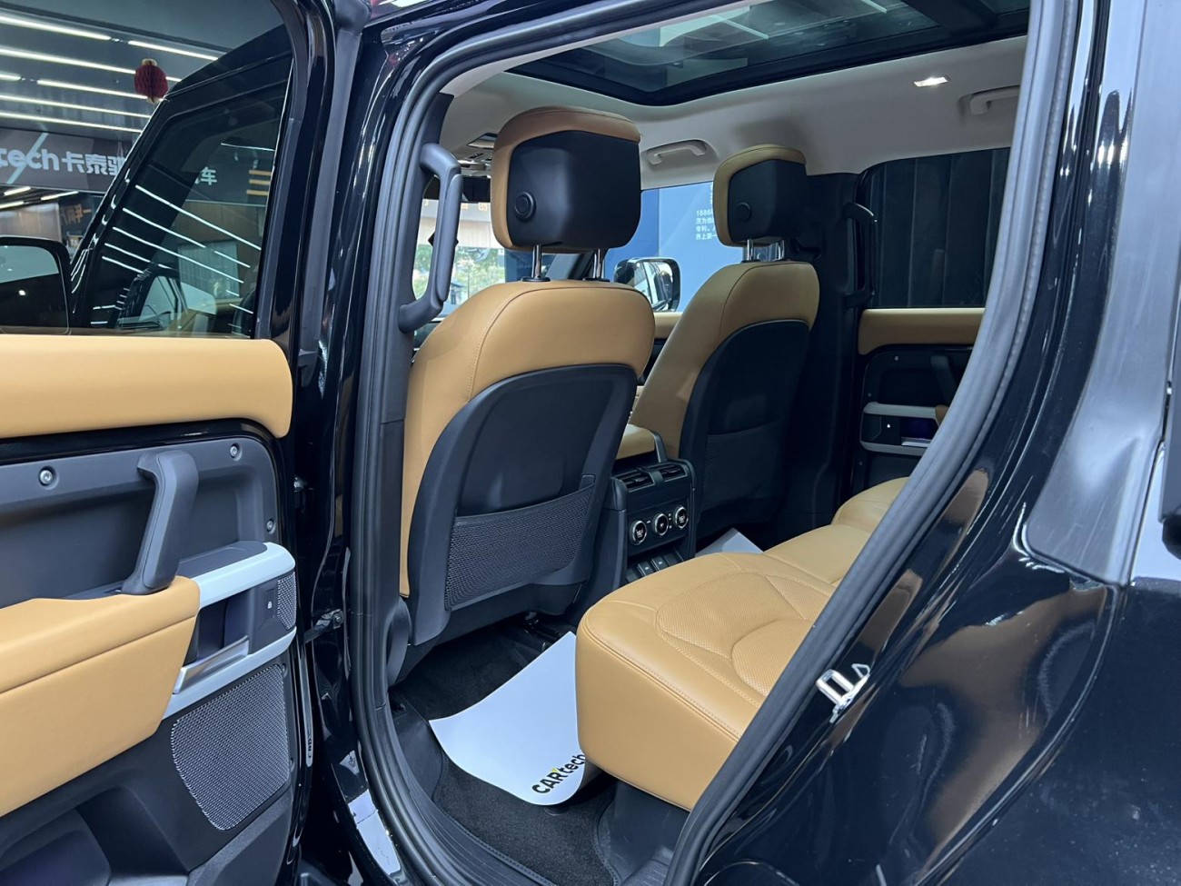 Land Rover Defender 2023