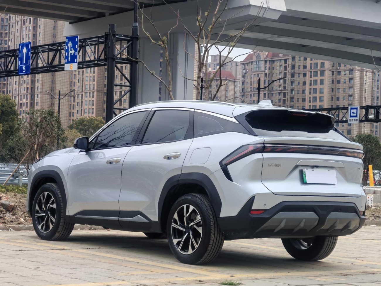 Geely Galaxy Galaxy L7 2024