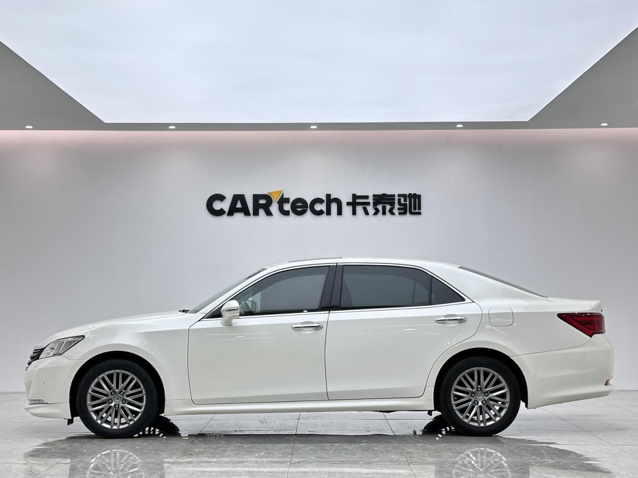 Toyota Crown 2017