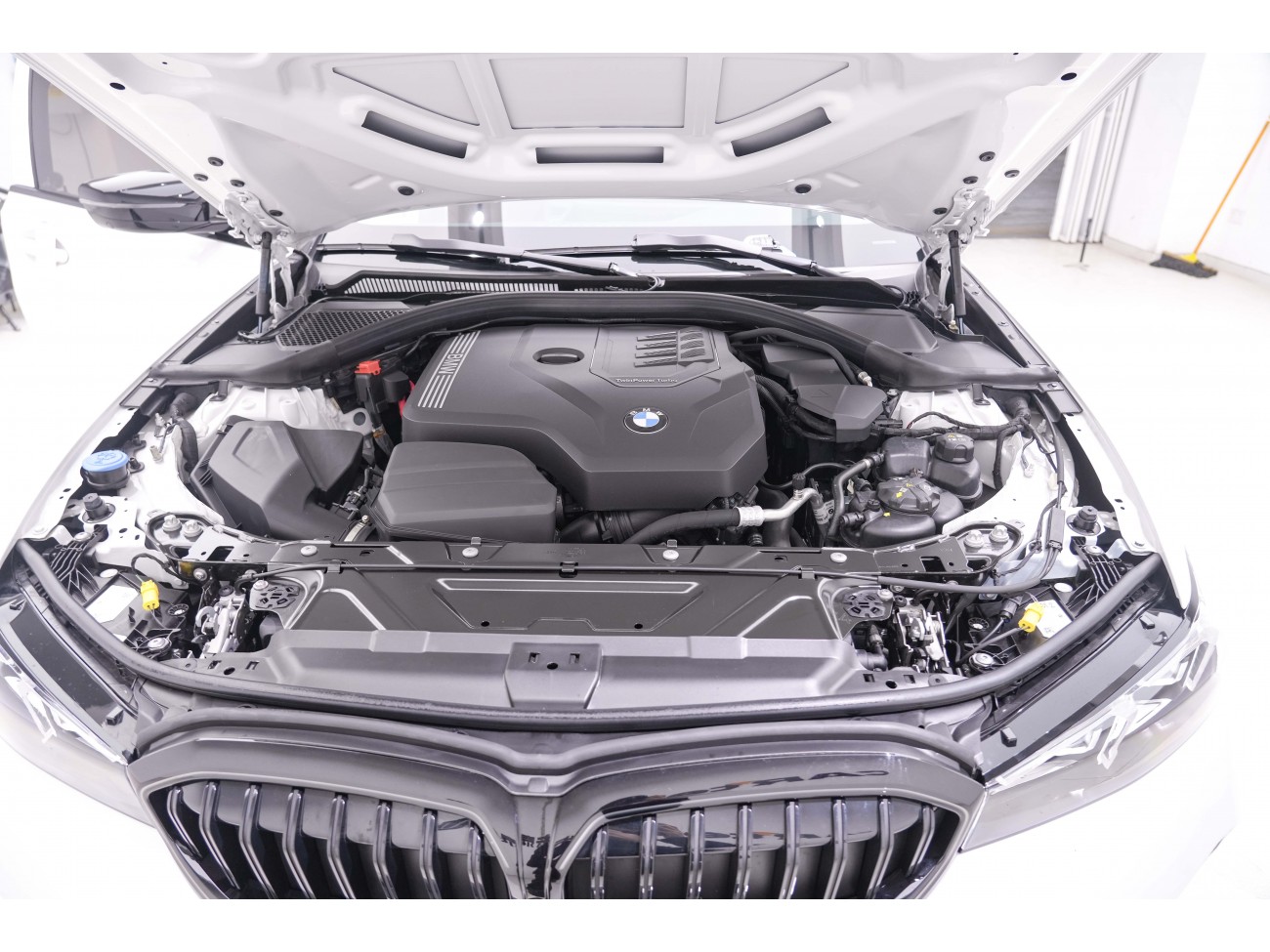 BMW 330Li 2025
