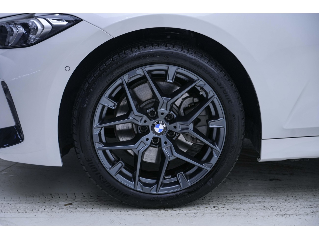 BMW 330Li 2025