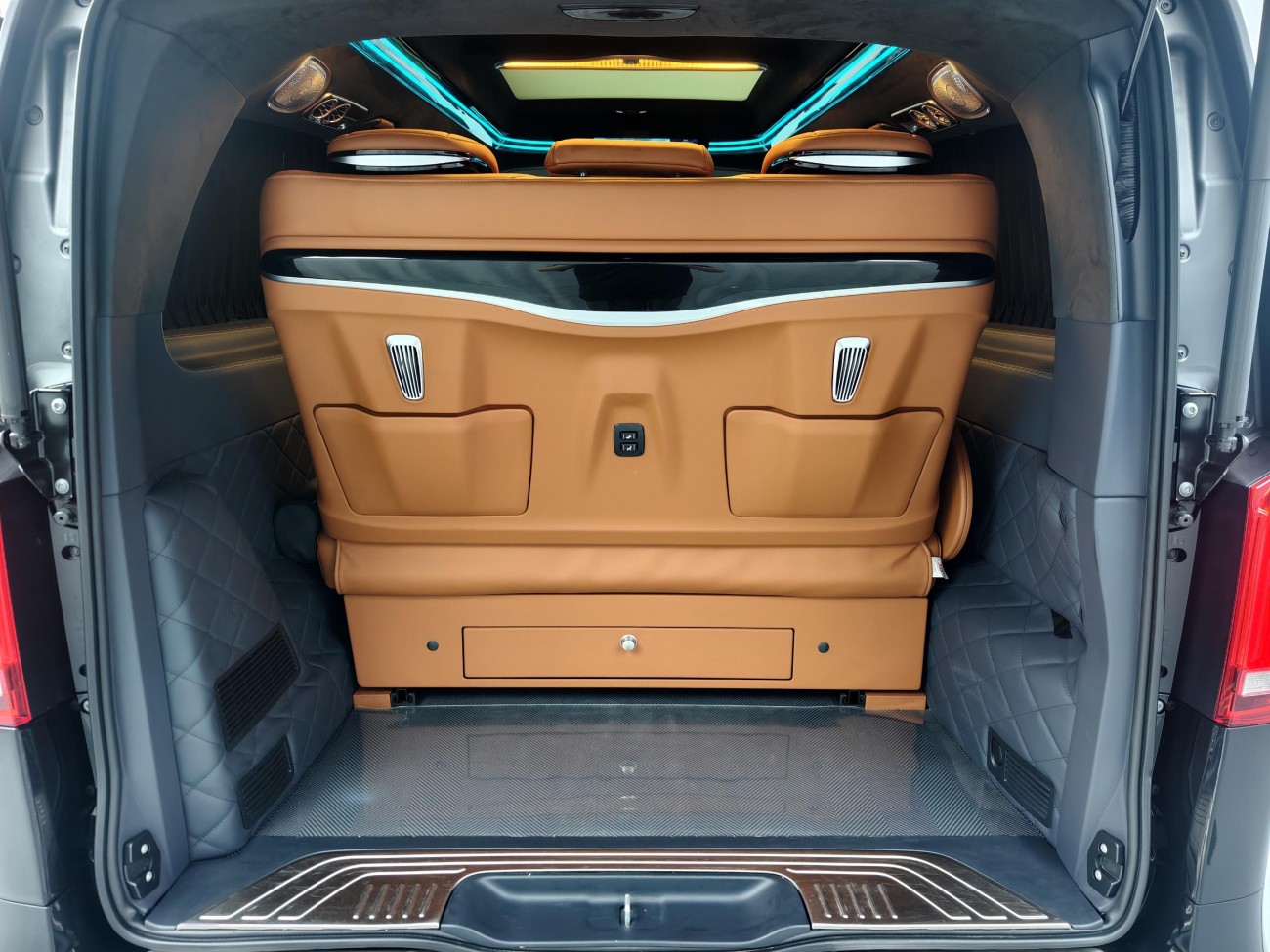 Mercedes-Benz 2023 2024
