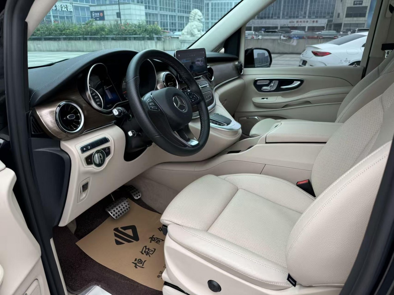 Mercedes-Benz V 2023
