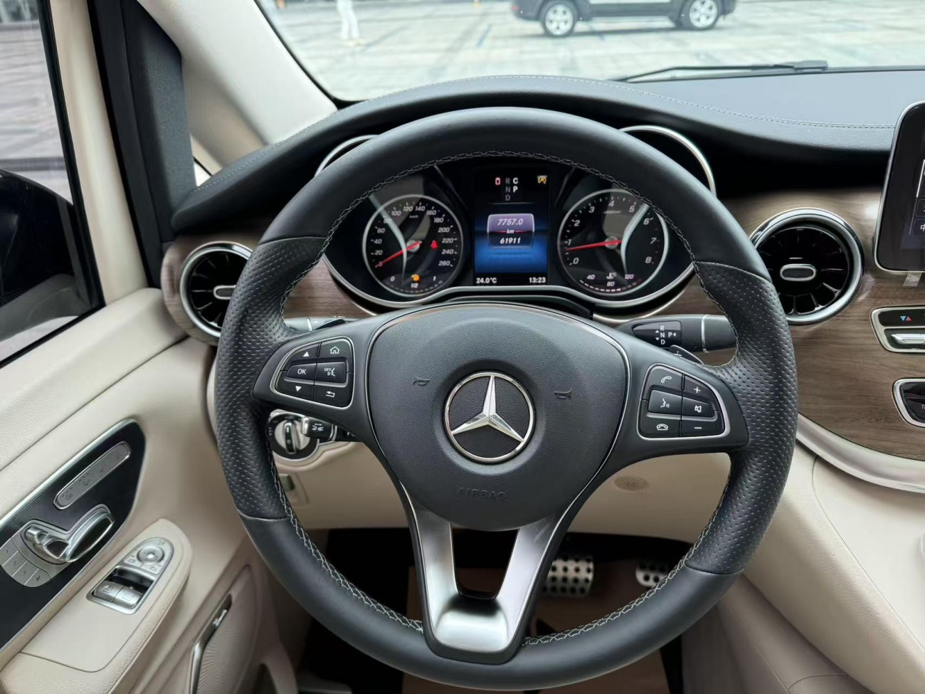 Mercedes-Benz V 2023